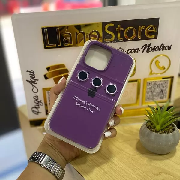 Silicon Case Morado Cámara Iphone15pro