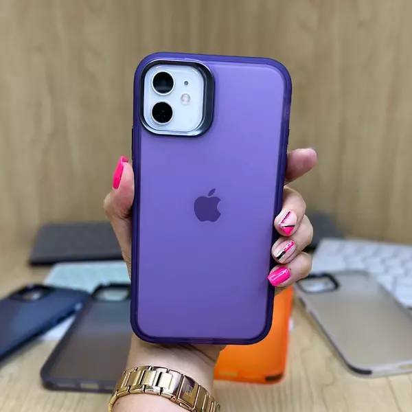 Case Morado Mate Iphone15pro+