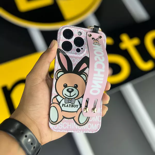 Case Diseño Moschino Soporte Protector De Camaras Iphone 15